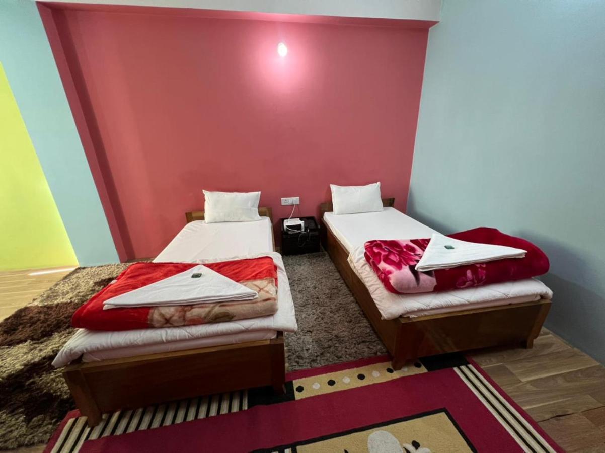 Hotel Tashi Ga Tsel Тауанг Екстериор снимка